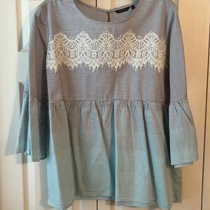 Nice Womens blouse. Comes from smoke free home.